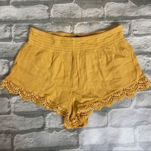 Flowly yellow lace shorts